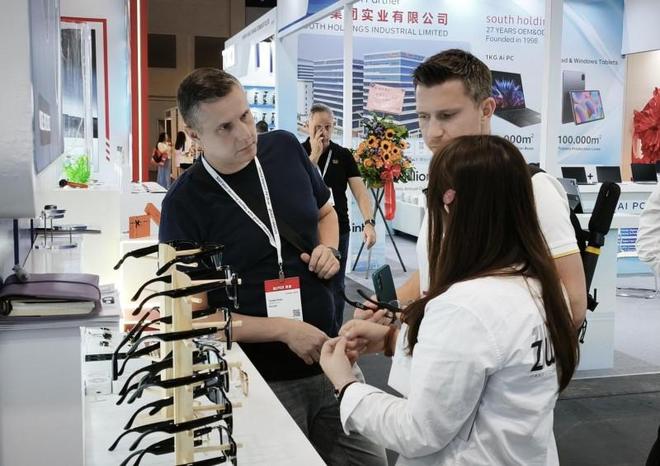 AI主题馆首度亮相 聚焦AI与机器人最新趋势AG真人app环球资源二期香港展正式开幕(图2)